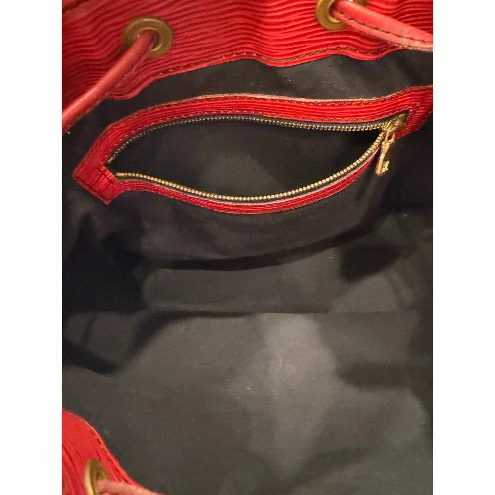 Authentic Louis Vuitton‎ Red Epi Leather Drawstring Noe Bucket Shoulder Bag